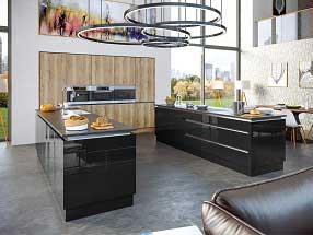 Kitchen in Ultragloss Black and Halifax Natural Oak