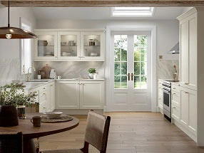 Richmond Kitchen in Antique White