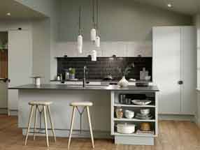 SUPERMATT Kitchen in Supermatt Pistachio and Ultragloss Porcelain Gold