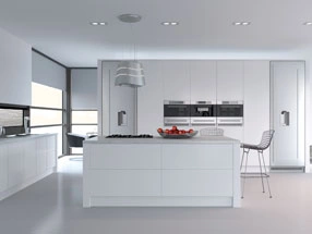 Venice Kitchen in Porcelain White