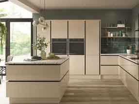 Ultragloss Kitchen in Ultragloss Cream
