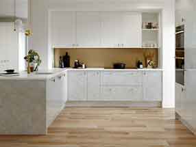 Ultragloss Kitchen in Ultragloss Porcelain Gold Light and Supermatt White