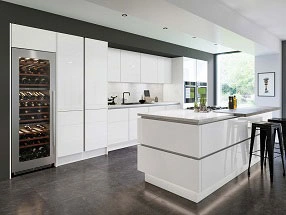 Ultragloss Kitchen in Ultragloss Glacier White